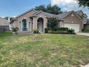 Building Photo - 18326 Hollow Branch Ct