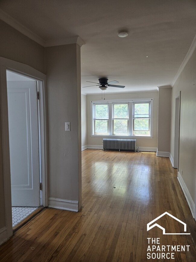 Photo - 2956 W Belle Plaine Ave Apartment