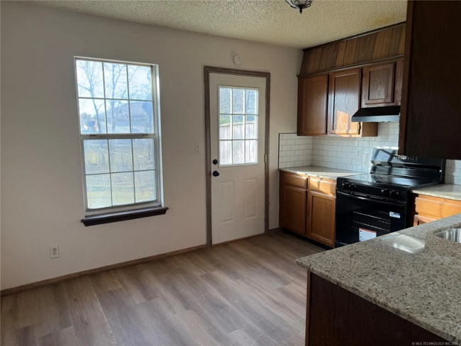 Building Photo - 2403 N Jay St