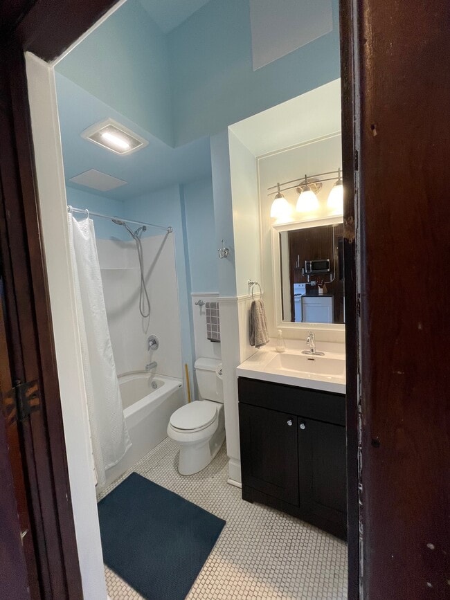 Full Bath - 13 E 1st St