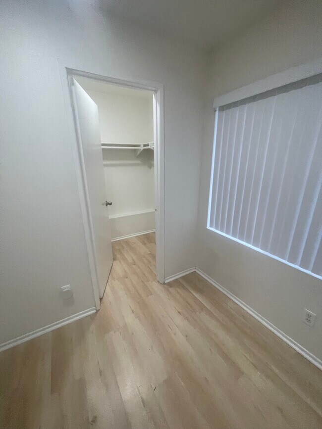 Foto del edificio - 11655 Compass Point Dr N