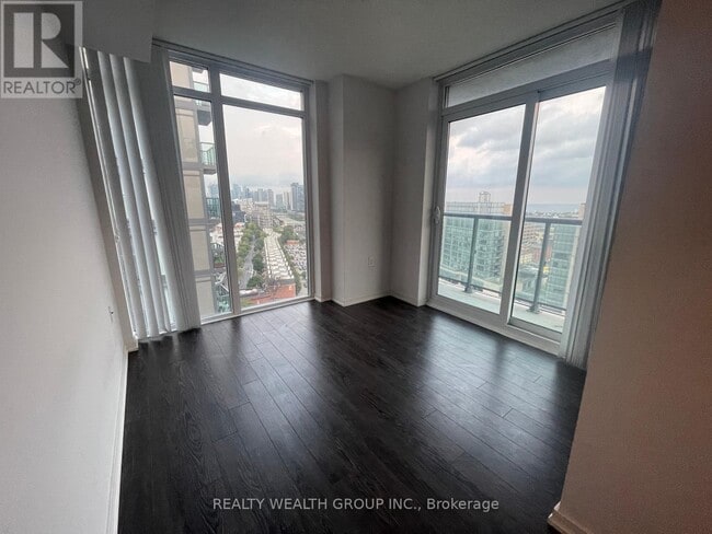 Building Photo - 36 Lisgar St