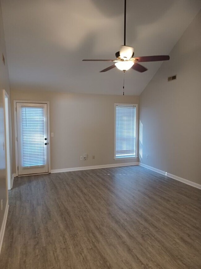 Foto del edificio - Lovely 3 Bed 2 Bath House in Thompsons Station-Spring Hill.