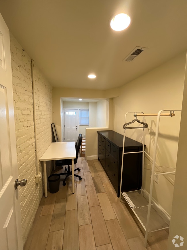 Building Photo - 1447 Parkwood Pl NW