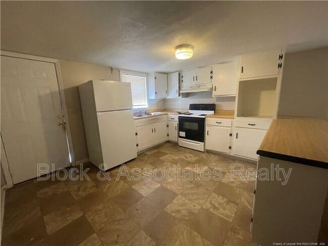 Foto del edificio - 824 Ridge Rd