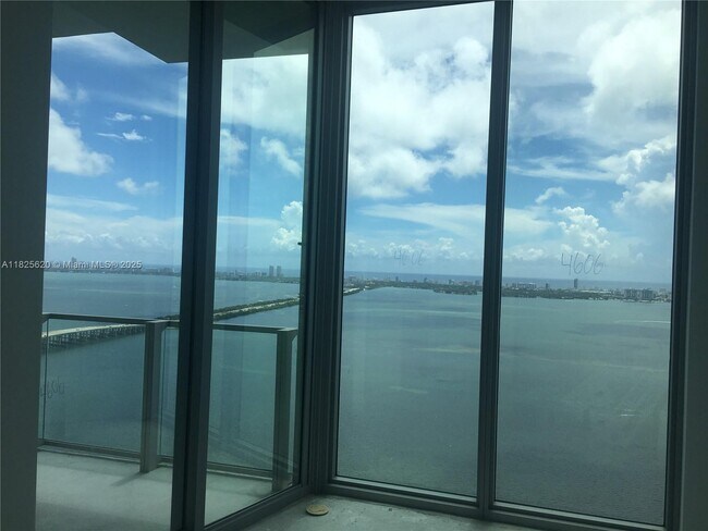 Foto del edificio - 2900 NE 7th Ave