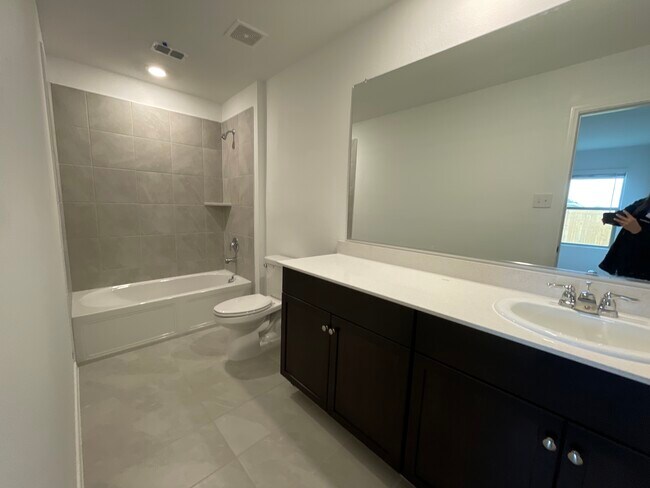 Foto del edificio - 309 Sun Bluff Rd