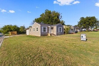 Building Photo - 838 Dalworth St