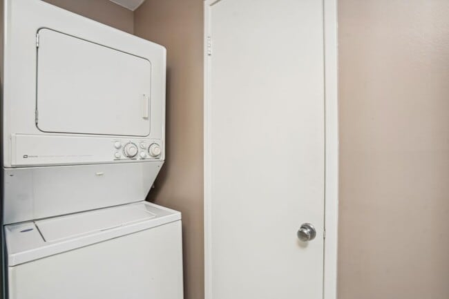 Foto del edificio - 8370 Greensboro Dr