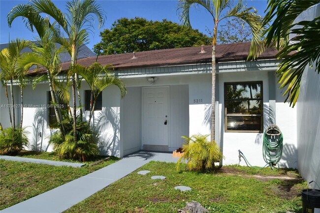 Building Photo - 5211 SW 141st Pl
