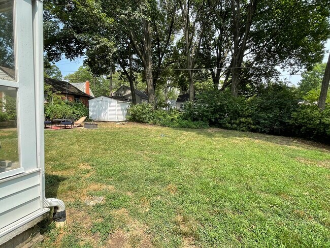 Building Photo - 2706 W 51st Ter