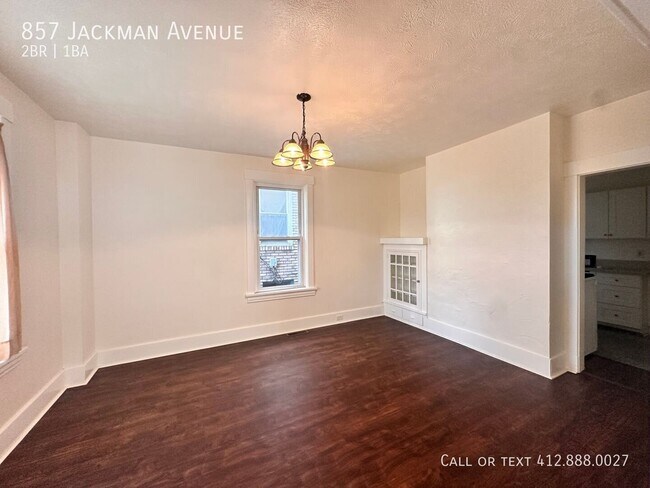 Foto del edificio - 857 Jackman Ave