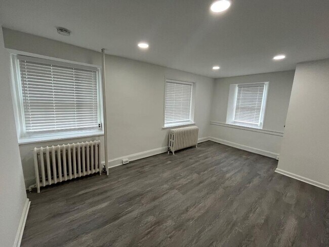 Building Photo - 1 Bedroom, 1 bath