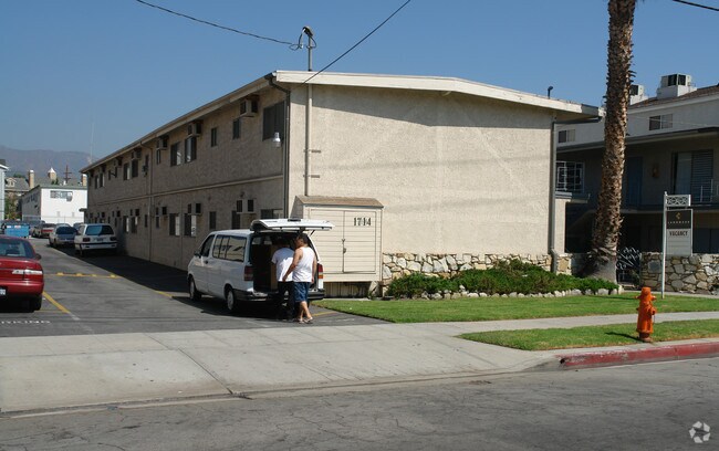 Building Photo - 1710-1714 Grismer Ave
