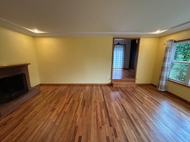 Building Photo - 1249 NE 166th Ave