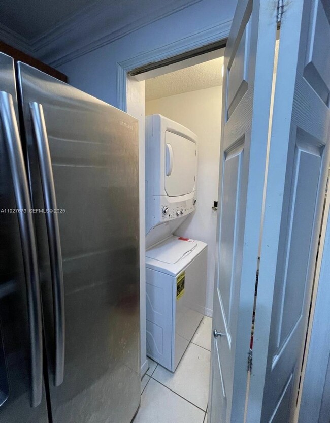 Building Photo - 6440 NW 114th Ave