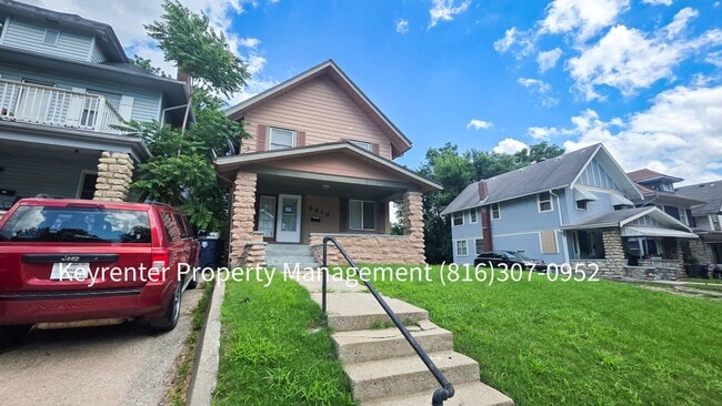 Foto del edificio - 4 Bed, 1 Bath Home available now!