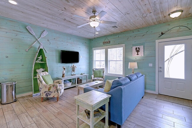 Building Photo - 1617 S Station St