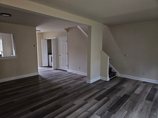 Building Photo - 302 N 11th St