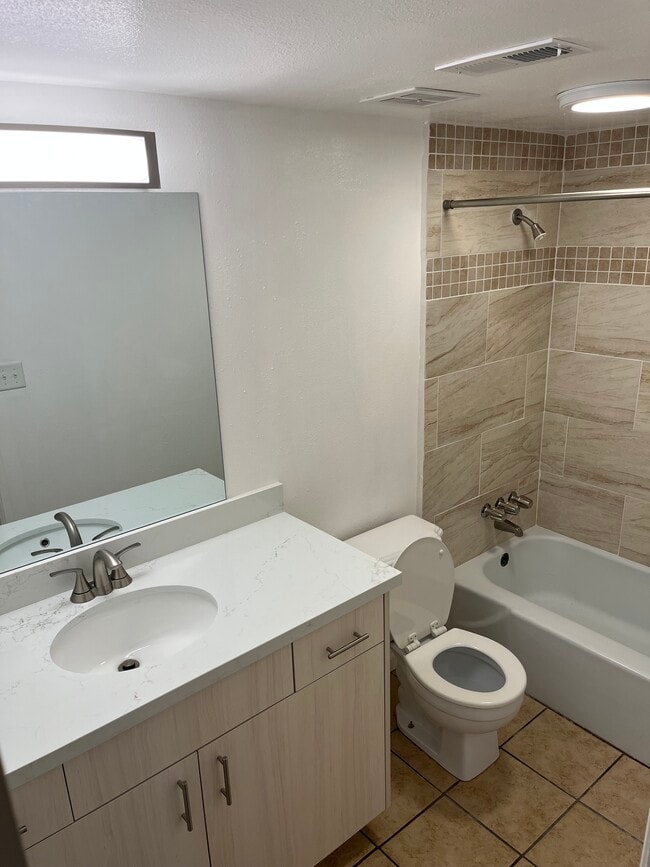 Building Photo - 435 E Creekside Cir