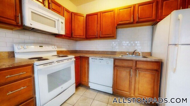 Foto del edificio - 1131 Commonwealth Ave