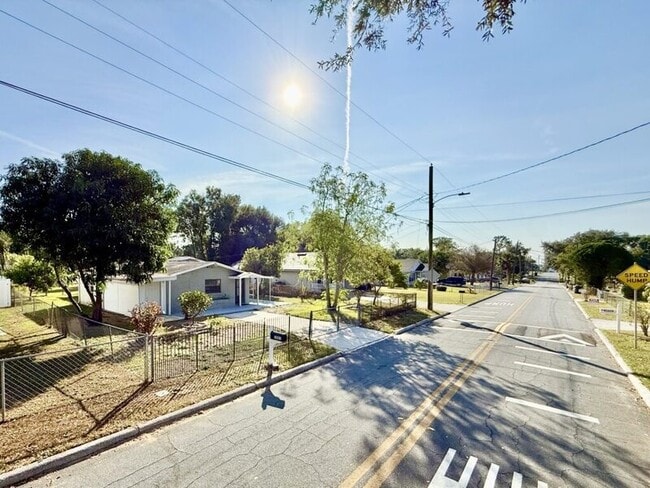 Foto del edificio - 1221 Jewel Ave