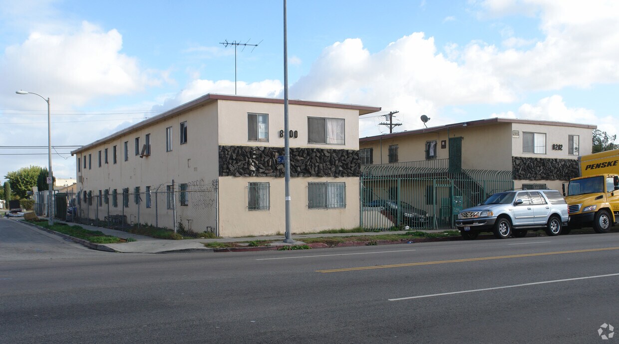 Building Photo - 8200 S Main St