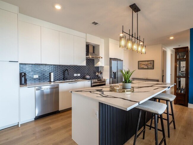 Foto del edificio - 1701 Simond Ave Ave