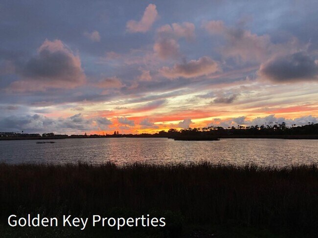 Foto del edificio - Waterfront Condo on the Buena Vista Lagoon - 5 mins from Carlsbad Village!