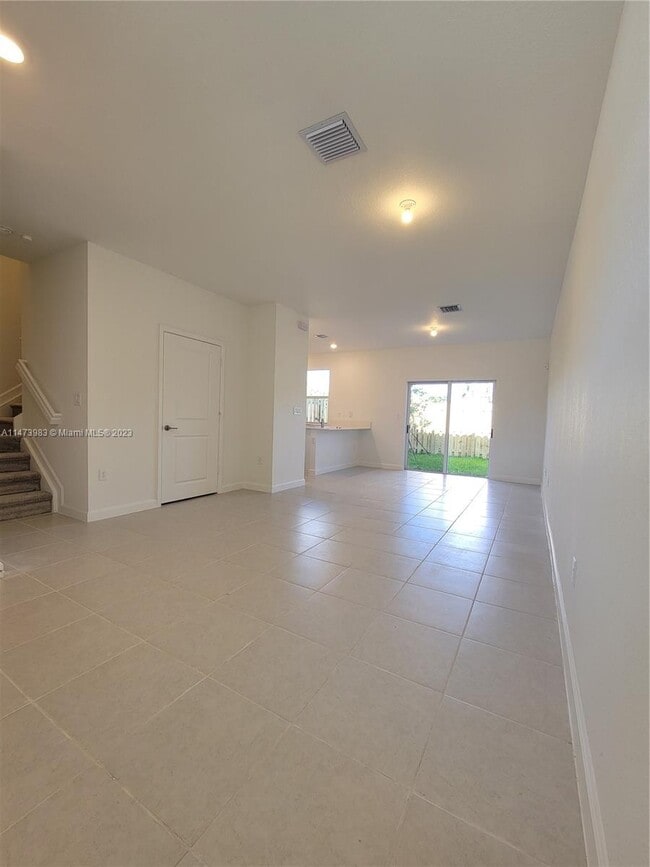 Foto del edificio - 2661 SE 10th St