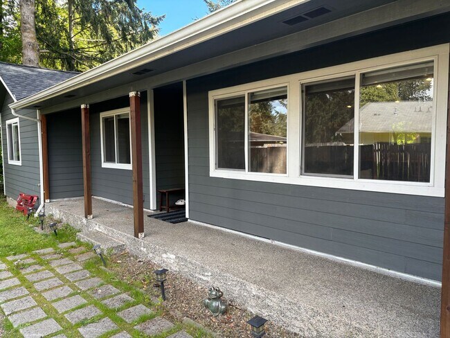 Building Photo - 3 Bedroom Olympia Home Available Soon!