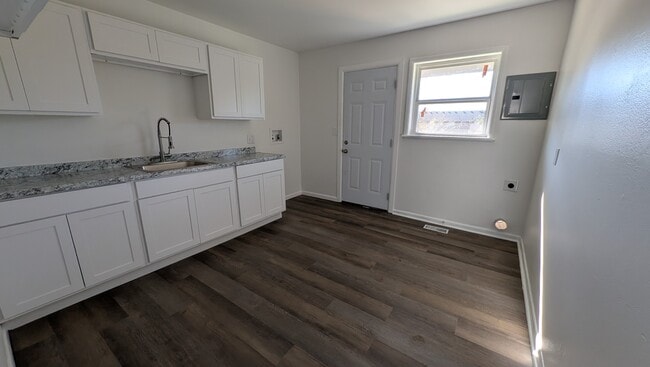 Building Photo - 1027 E Wallace St