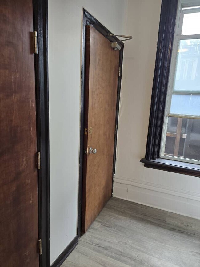 Building Photo - 379 Cooper St