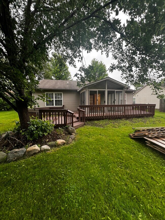 Building Photo - 10702 Ashview Dr
