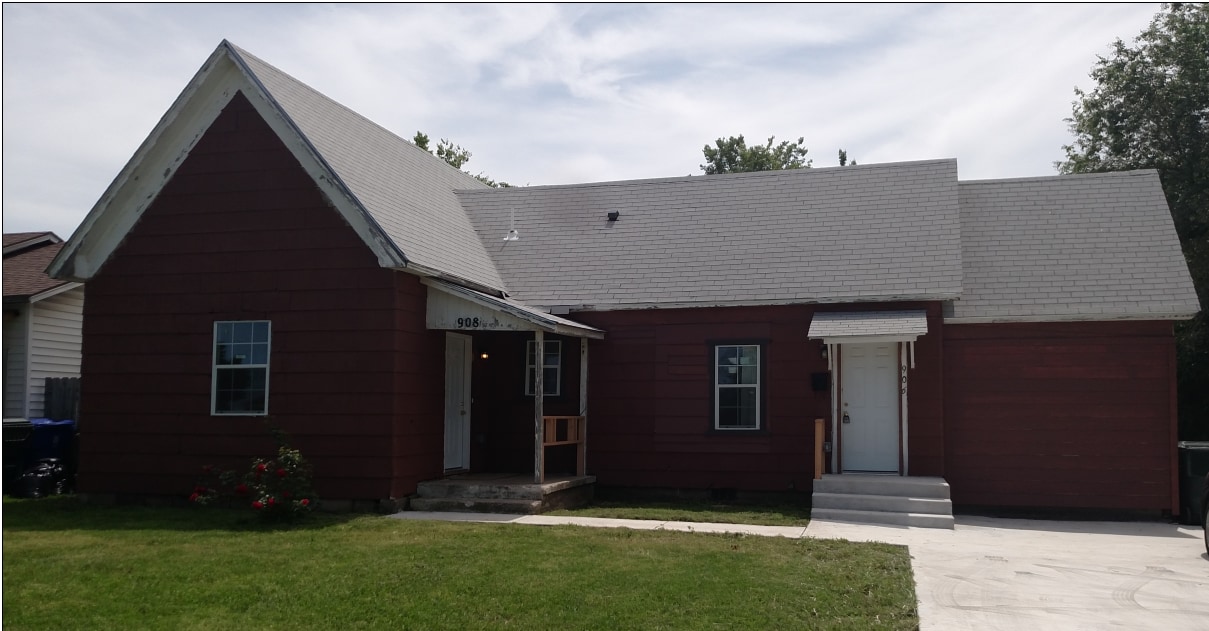 Primary Photo - 908 E Main St