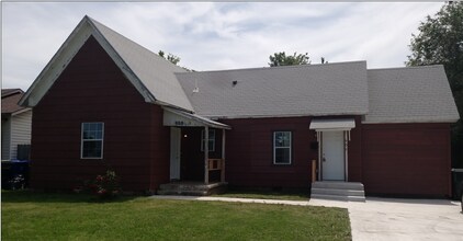 Building Photo - 908 E Main St