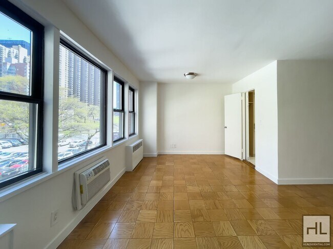 Foto del edificio - E 36th St | Alcove Studio | In-building laundry