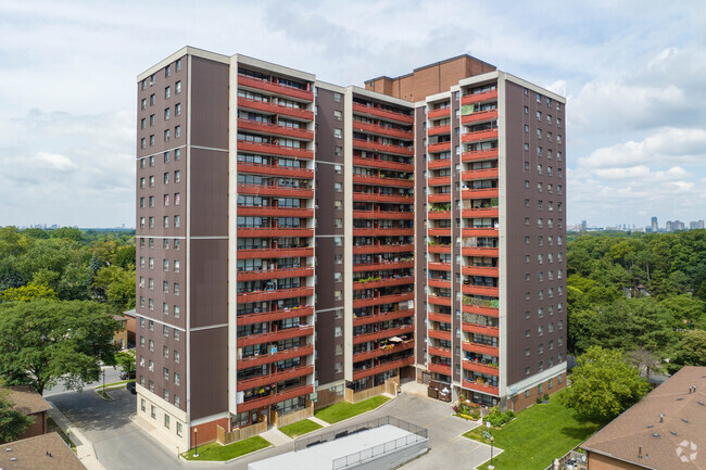 Photo du bâtiment - 165-195 Barrington Ave