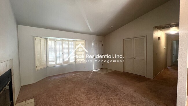 Building Photo - Spacious South Natomas 2bd/2ba House with ...