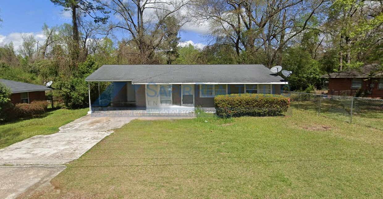 Foto principal - Charming 3-Bedroom Home - Move in by 12/31...