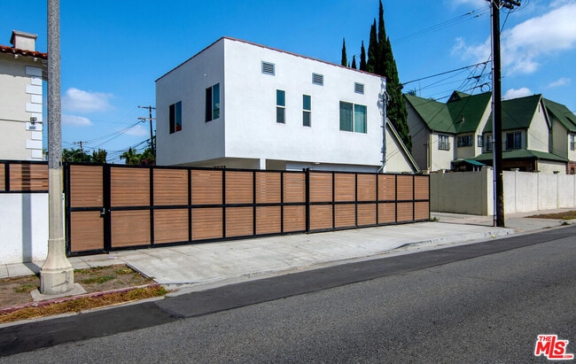 Foto del edificio - 5537 W 3rd St