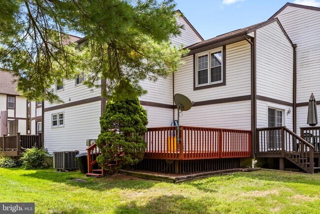 Foto del edificio - 284 Oakwood Village Ct