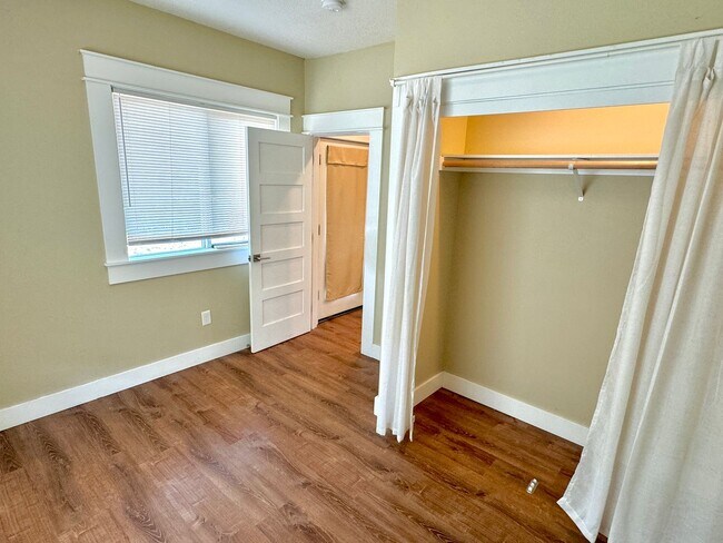 Foto del edificio - Portsmouth Neighborhood Updated 3-Story Ho...