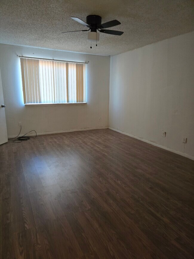 Main Bedroom - 2107 Greenbriar Colony Dr