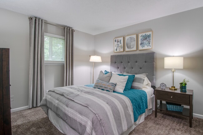 Building Photo - z-120125-The Stratton