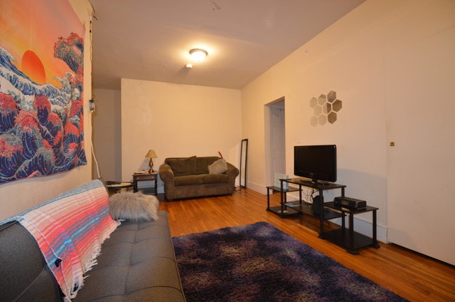 Building Photo - 66 Egmont St