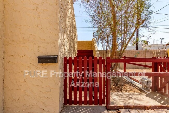Building Photo - 131-137 W Almeria Rd