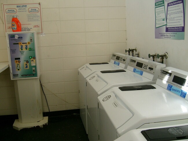 Photo - Summit House -  Walk To UF Health - FREE P...