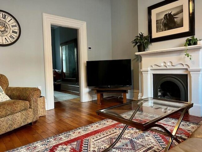 Building Photo - Beautiful Historic 3 Bedroom Home In The S...
