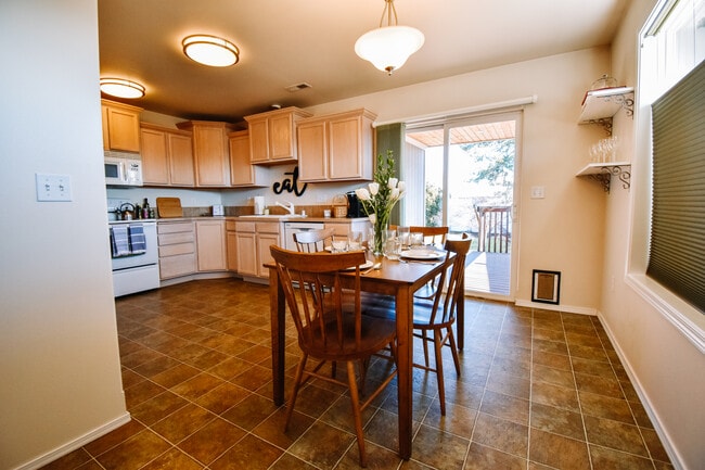 Kitchen/Dining - 3204 N SMITH ST